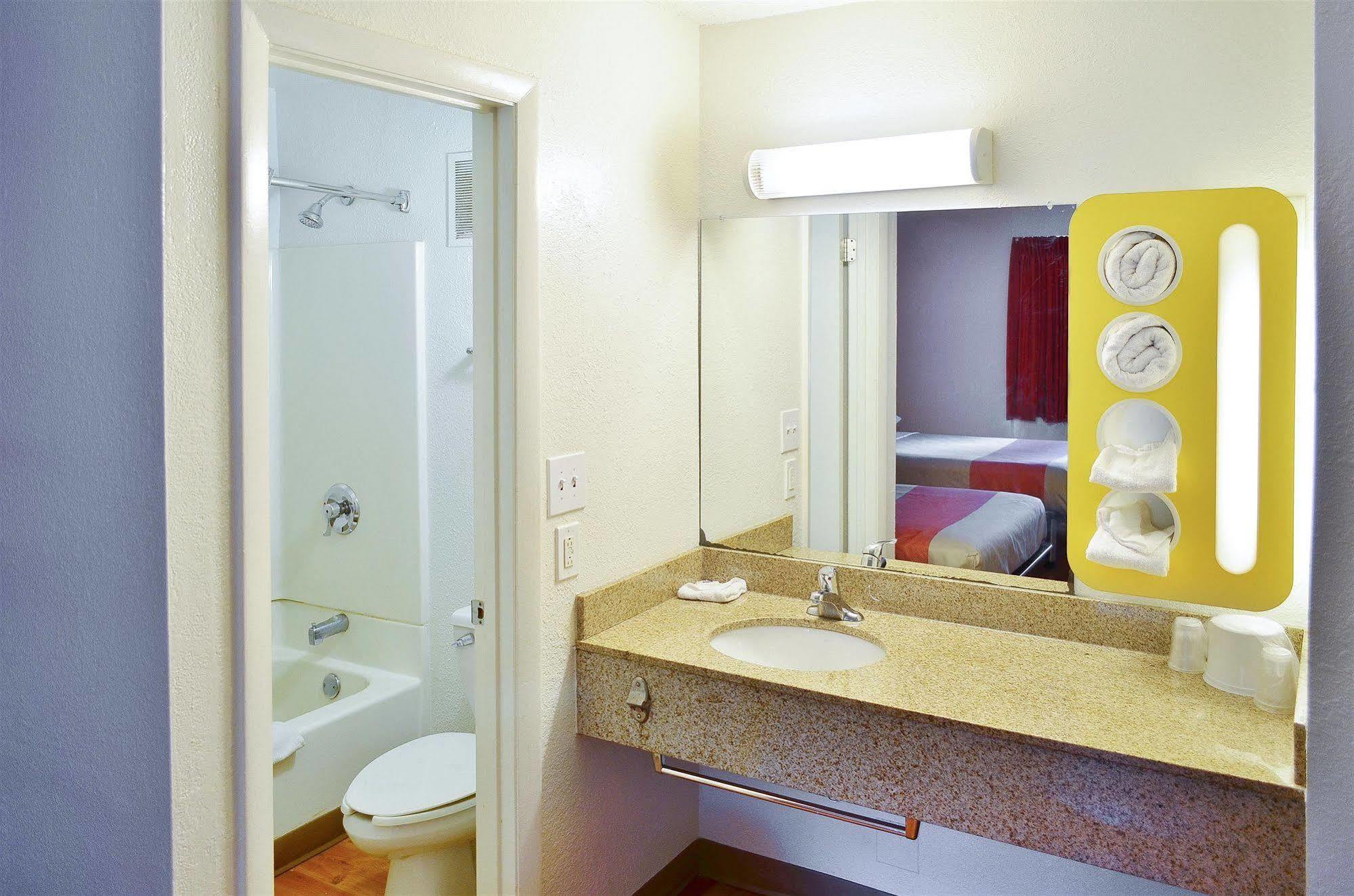 Motel 6 Boston South - Braintree Dış mekan fotoğraf